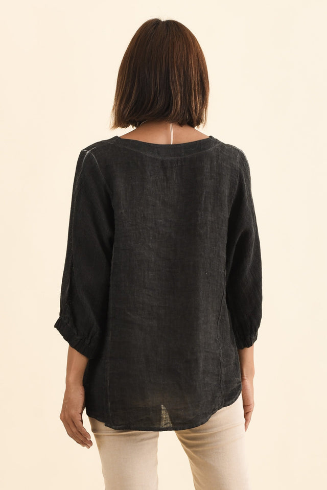 Ziola Black Linen Cotton Top,Brunette model,alt text|model:Cara image 5