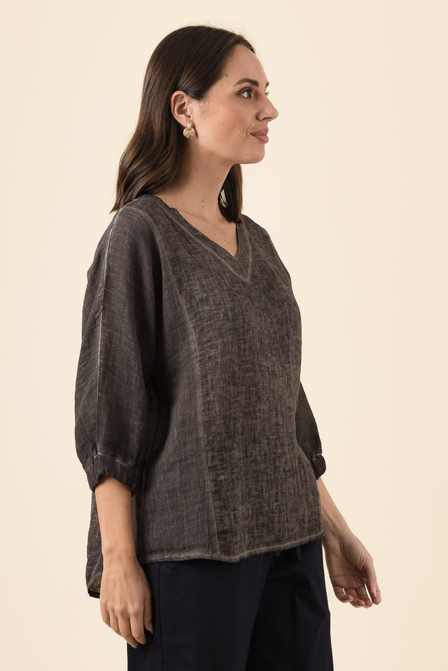 Ziola Mocha Linen Cotton Top,Brunette model,alt text|model:MJ image 3