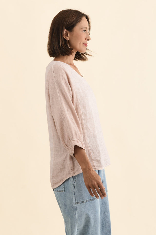 Ziola Pink Linen Cotton Top,Brunette model,alt text|model:Cara image 5