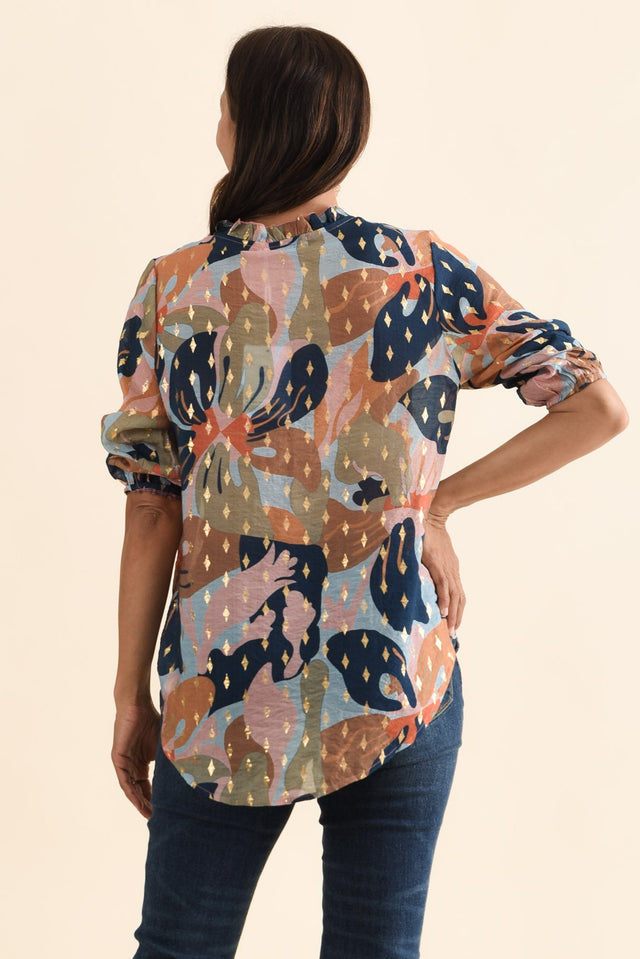 alt text|model:Cara image 5