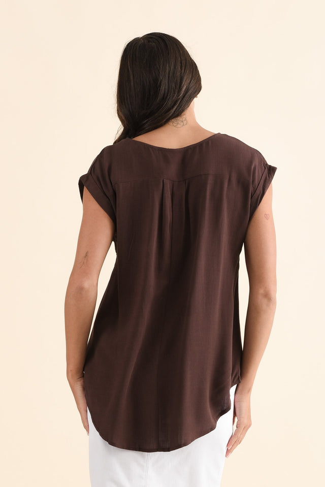 Aiden Chocolate Linen Blend Pocket Top,Back,Brunette model,alt text|model:Brontie image 4