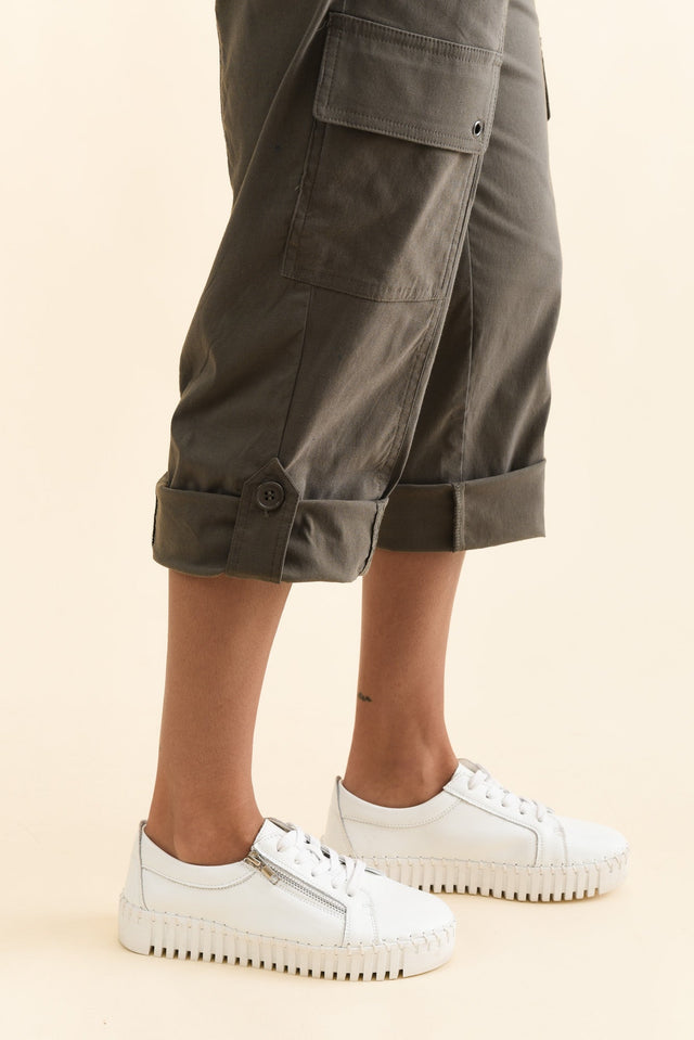 Air-Lite Olive Stretch Cargo Pants,Detail,Brunette model,alt text|model:Brontie image 7