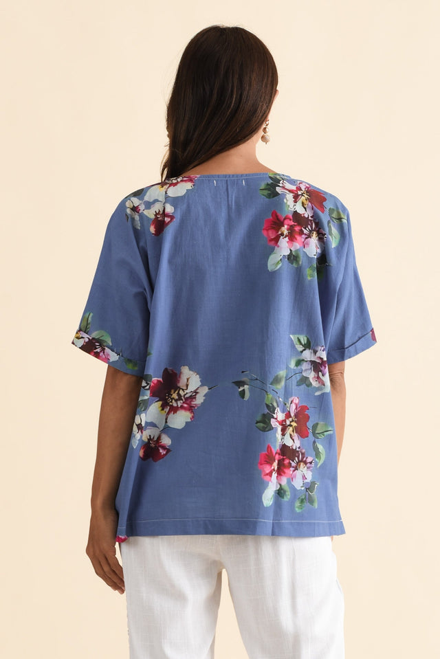 alt text|model:Cara image 4