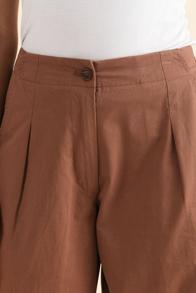 Alma Tan Cotton Barrel Pants,Detail,Brunette model,alt text|model:Brontie image 6