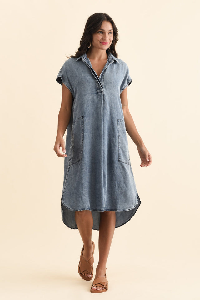 alt text|model:Brontie