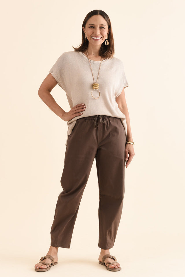 Andy Chocolate Cotton Barrel Pants,Full Body,Brunette model,alt text|model:Cara image 4
