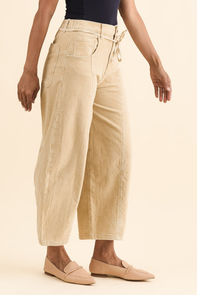 alt text|model:Cara image 4