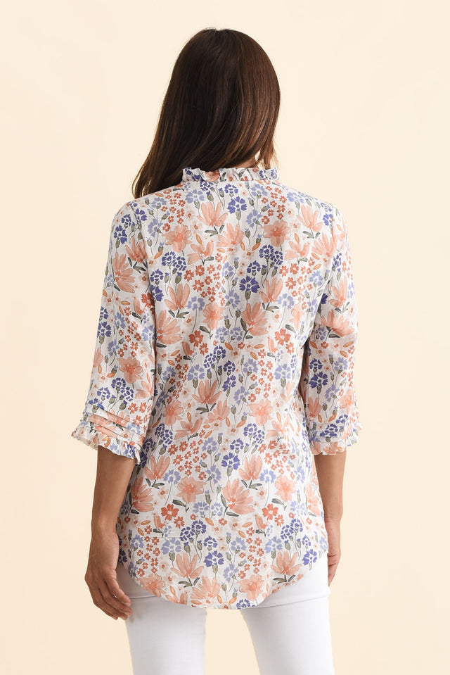 alt text|model:Cara image 4