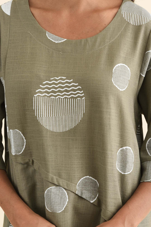 Anya Olive Spot Linen Cotton Top,Brunette model,alt text|model:Brontie image 6