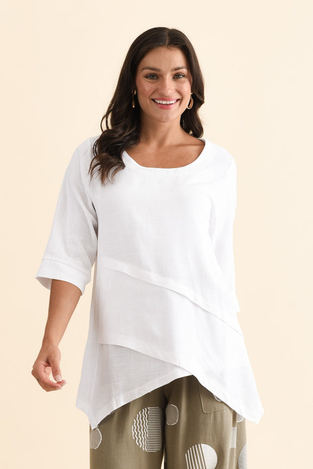 Anya White Linen Cotton Top,Brunette model,alt text|model:Brontie image 1