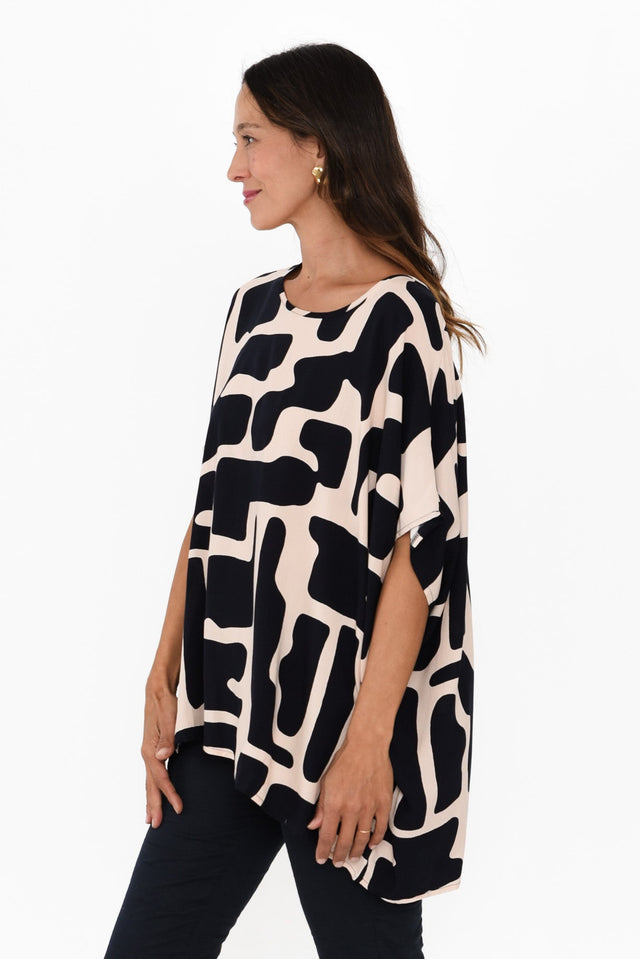 alt text|model:Cara image 4