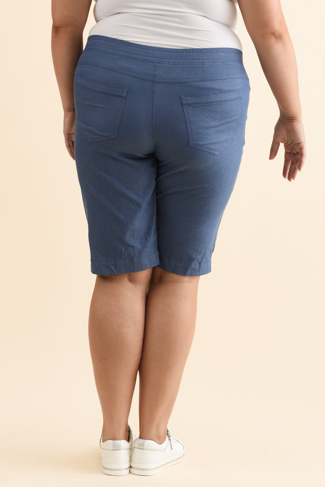 Asha Blue Travel Shorts,Brunette model,alt text|model:Gabby image 12
