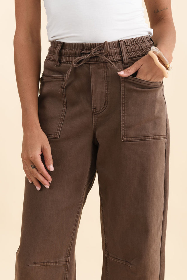 BB Barrel Chocolate Jeans,Brunette model,alt text|model:Brontie image 6