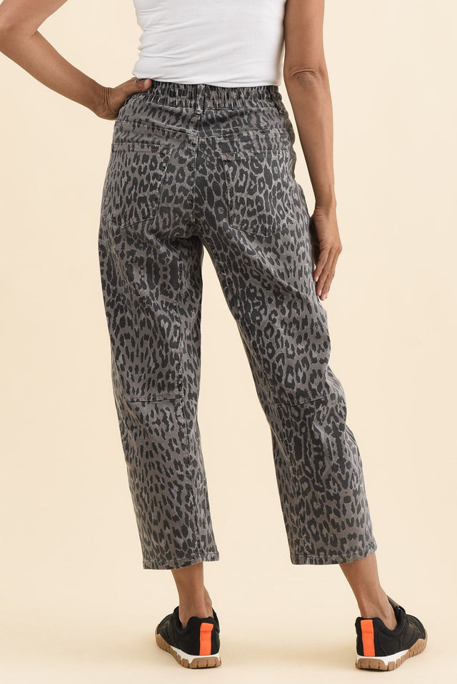 BB Barrel Grey Leopard Jeans,Brunette model,alt text|model:Cara image 5