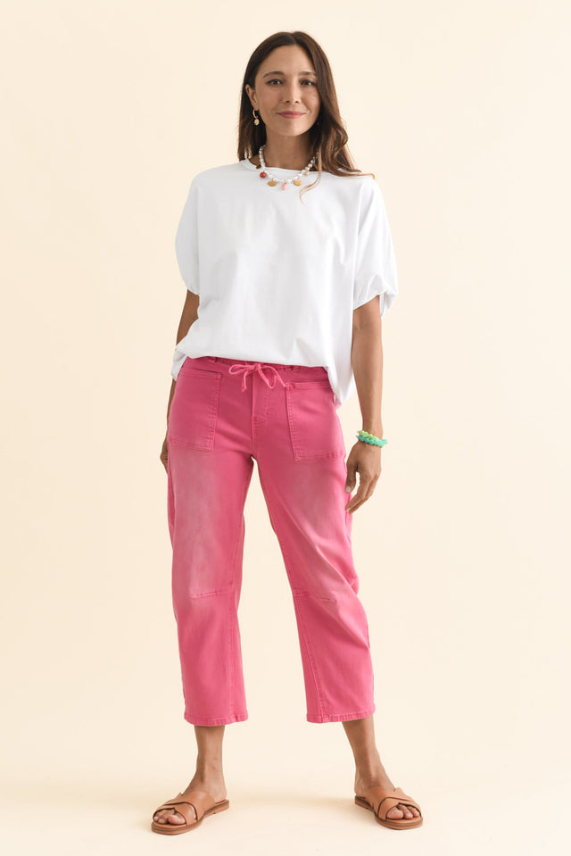 alt text|model:Cara image 3