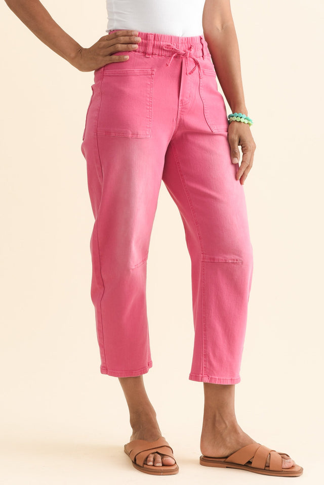 alt text|model:Cara image 4