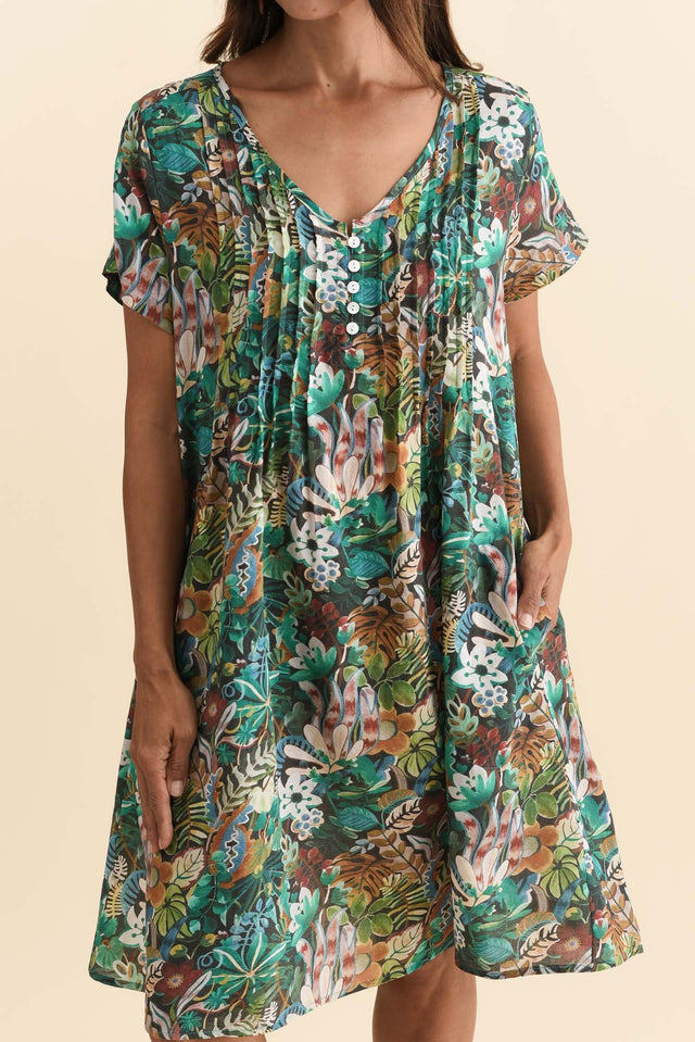 alt text|model:Cara image 4