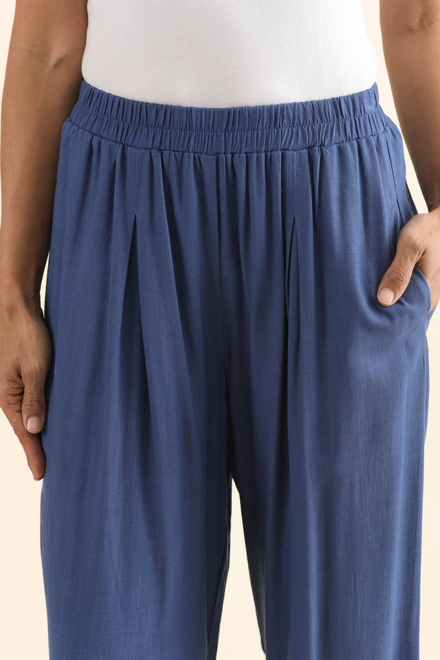 Belinda Blue Linen Blend Cropped Pants,Detail,Brunette model,alt text|model:Cara image 7