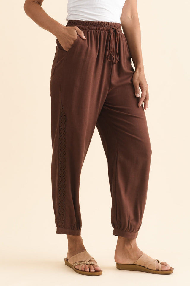 alt text|model:Cara image 4