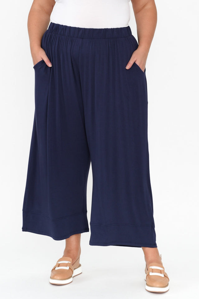 plus-size,curve-bottoms,plus-size-pants,alt text|model:Caitlin;wearing:20