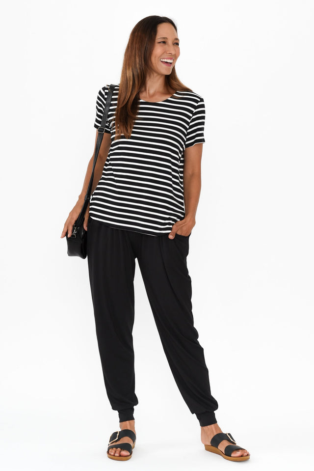Black Bamboo Everyday Pants,Brunette model,alt text|model:Cara image 3