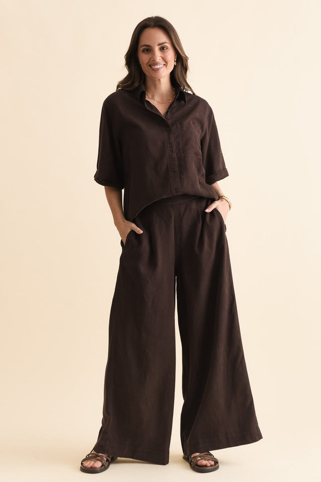 Bliss Chocolate Linen Blend Pocket Pants,Full Body,Brunette model,alt text|model:MJ image 2