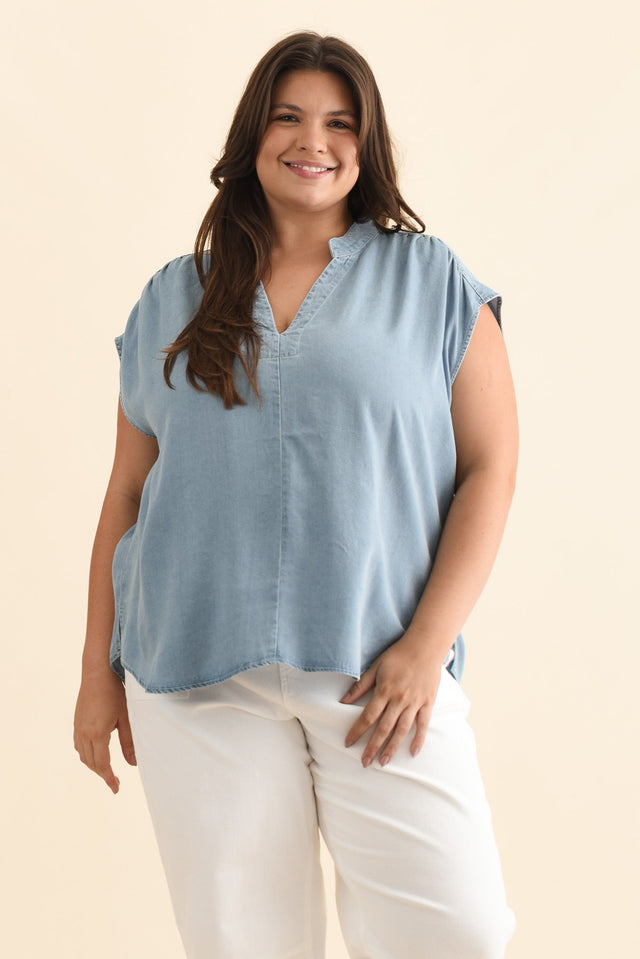 plus-size,curve-tops,alt text|model:Gabby image 8