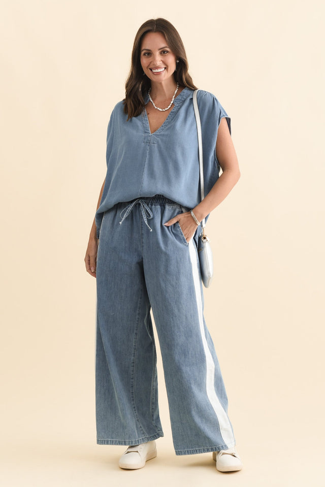 Callie Blue Contrast Denim Jogger Pants,Brunette model,alt text|model:MJ image 3