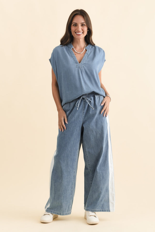 Callie Blue Contrast Denim Jogger Pants,Brunette model,alt text|model:MJ image 7