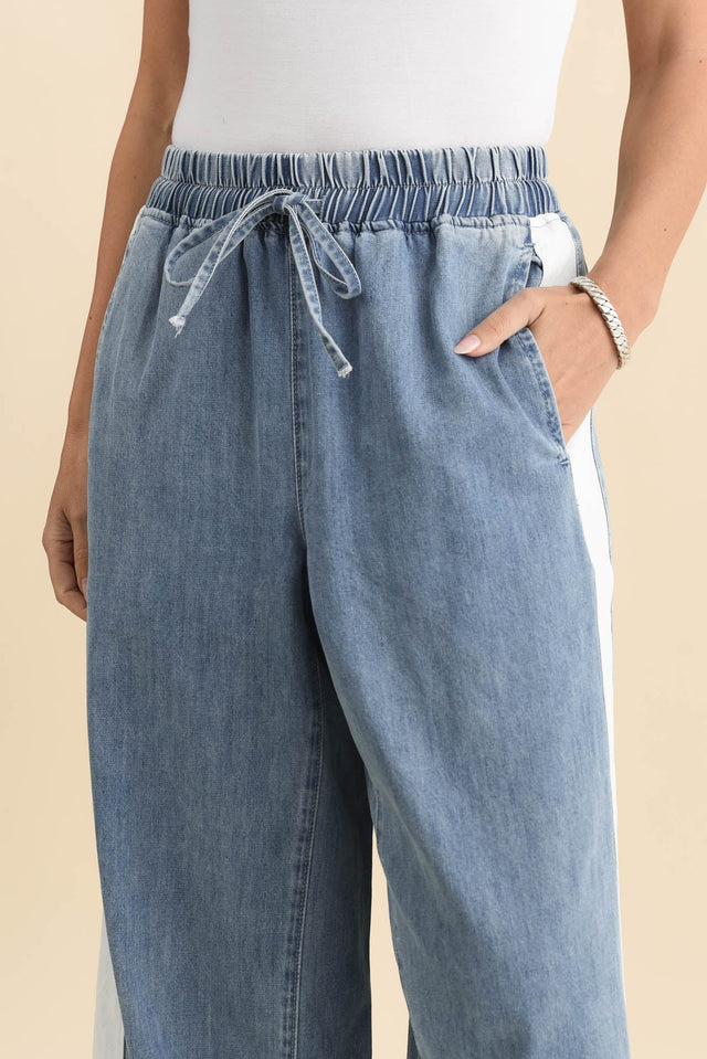 Callie Blue Contrast Denim Jogger Pants,Brunette model,alt text|model:MJ image 6