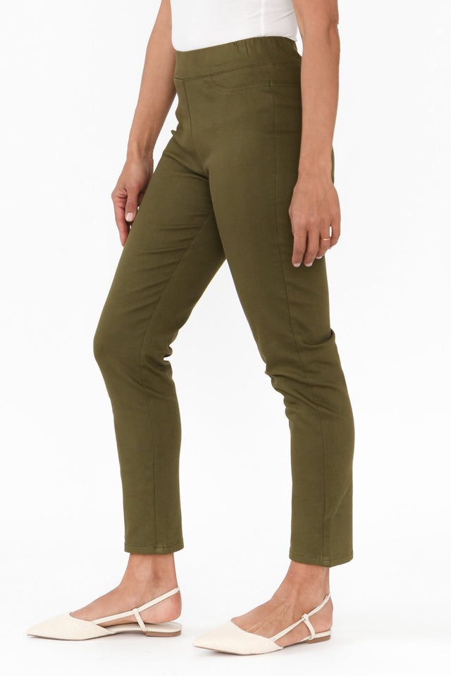 alt text|model:Cara image 4