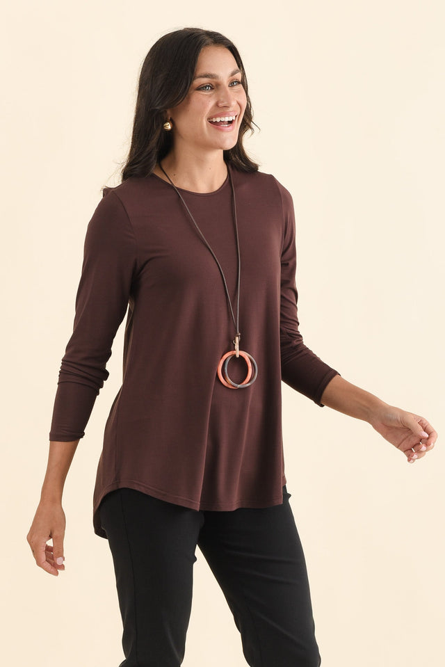 Buttery Carla Wine Top,Brunette model,alt text|model:Brontie image 4