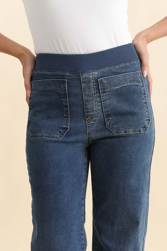 alt text|model:MJ image 7