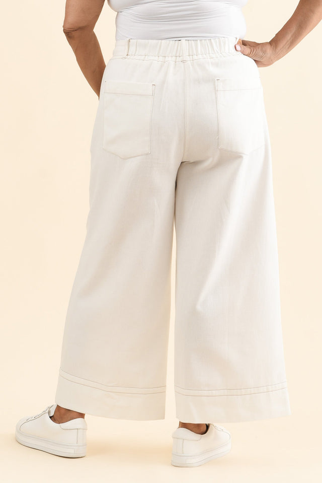 Carsen Cream Wide Leg Jeans,Brunette model,alt text|model:Pilita image 12