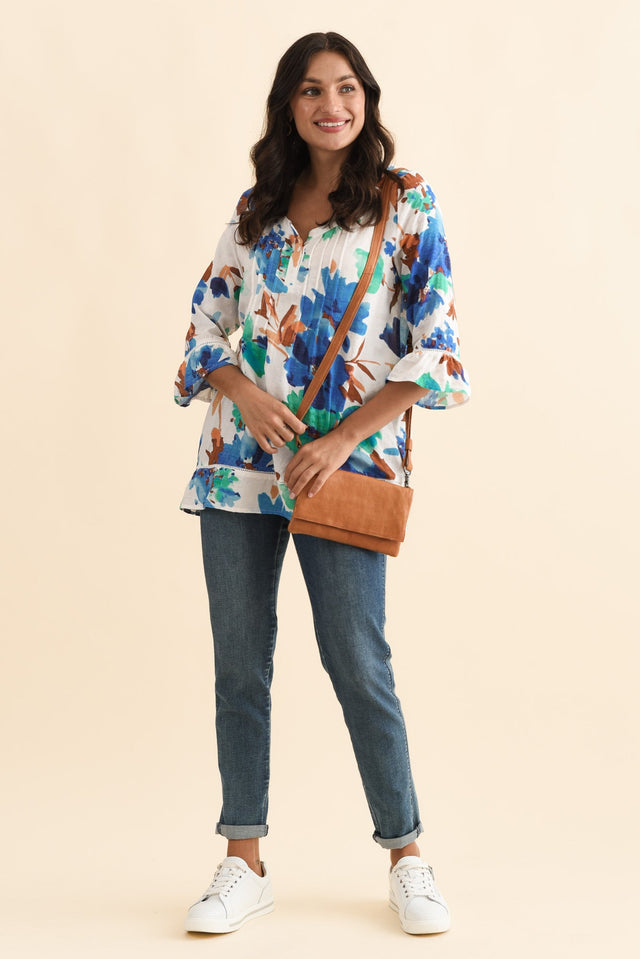 Cassidy Blue Flower Cotton Sleeved Top,Brunette model,alt text|model:Brontie image 4
