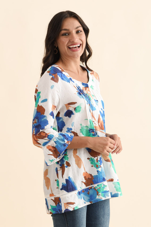 Cassidy Blue Flower Cotton Sleeved Top,Brunette model,alt text|model:Brontie image 5