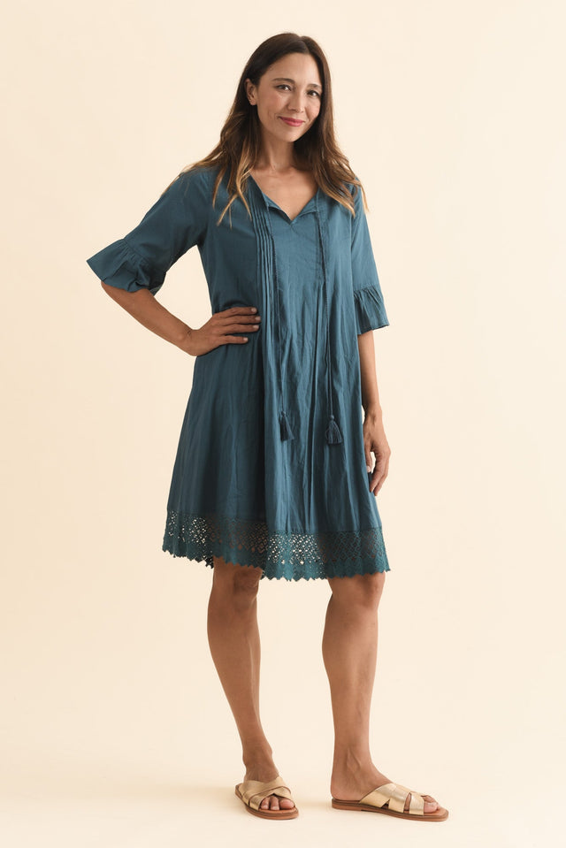 alt text|model:Cara image 3