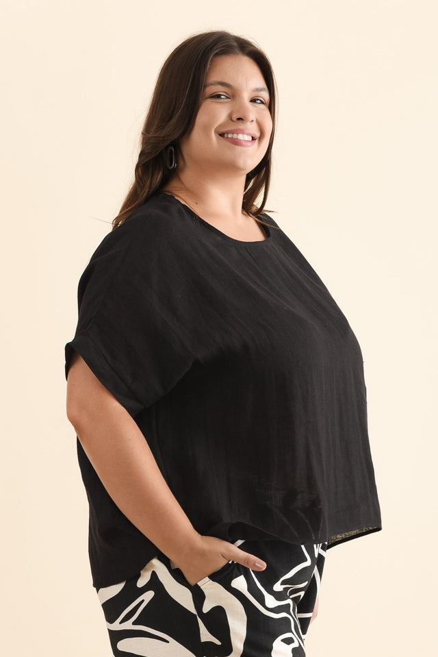 Chaya Black Linen Top,Brunette model,alt text|model:Gabby image 15