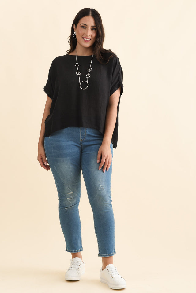Chaya Black Linen Top,Brunette model,alt text|model:Emilia image 12