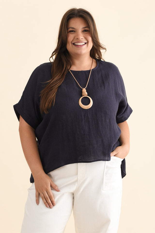 Chaya Navy Linen Top,Brunette model,plus-size,curve-basics,curve-tops,plus-size-sleeved-tops,plus-size-linen-tops,plus-size-basic-tops,plus-size-work-edit,alt text|model:Gabby