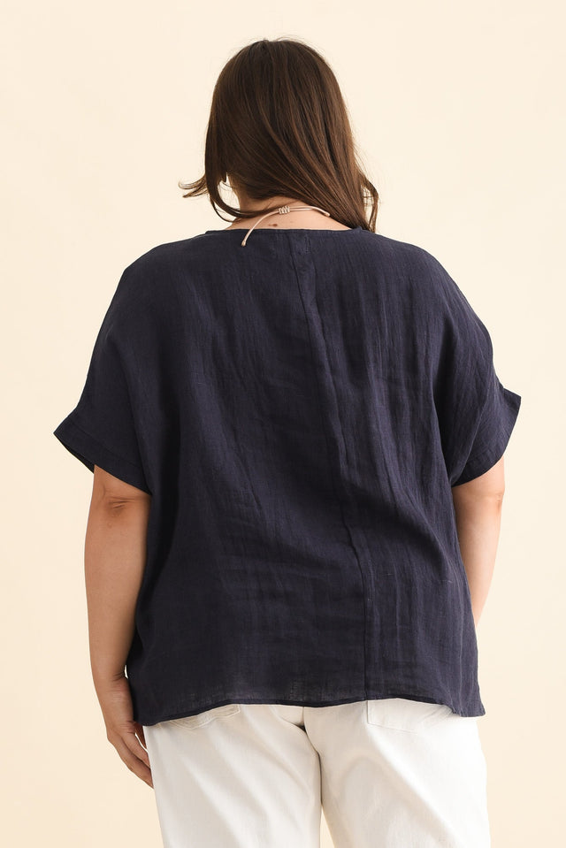 Chaya Navy Linen Top,Brunette model,alt text|model:Gabby image 12