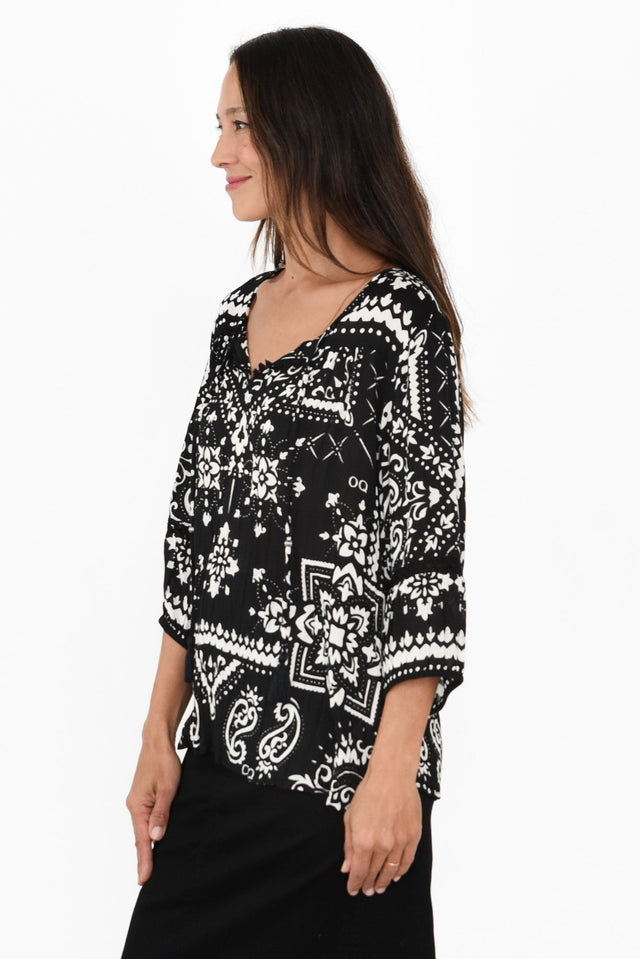 alt text|model:Cara image 4