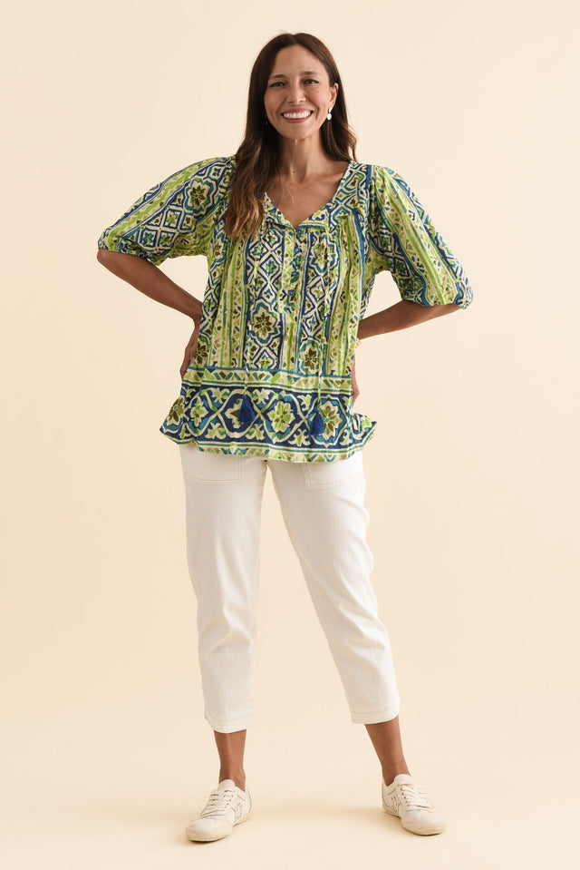 alt text|model:Cara image 6