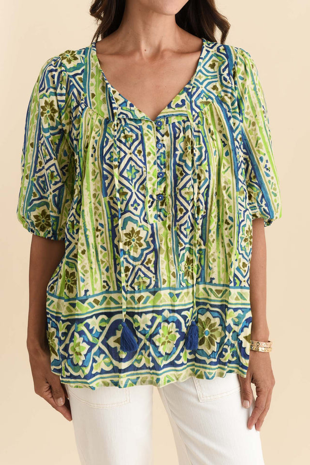 alt text|model:Cara image 5