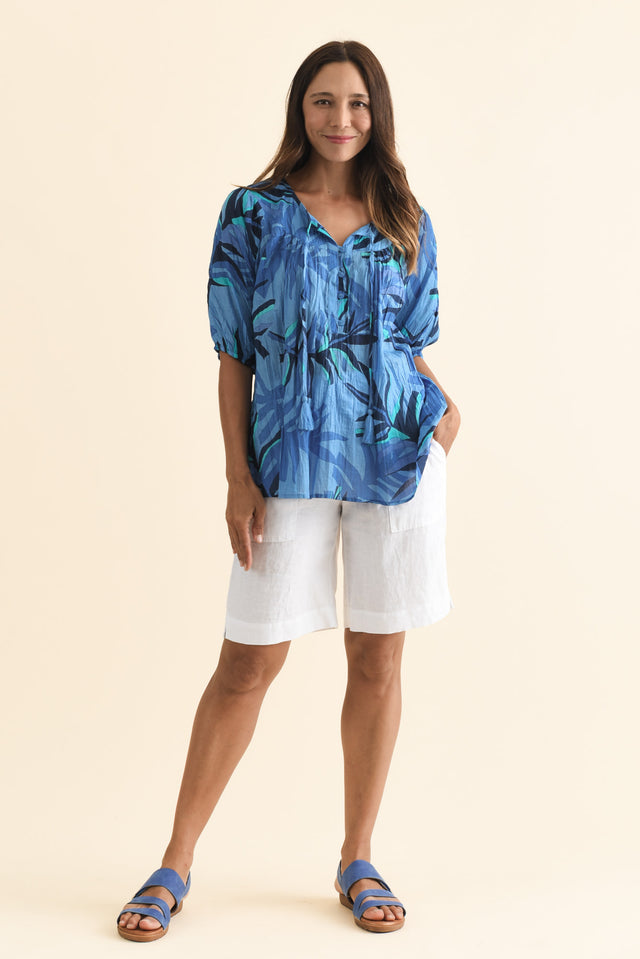 alt text|model:Cara image 3