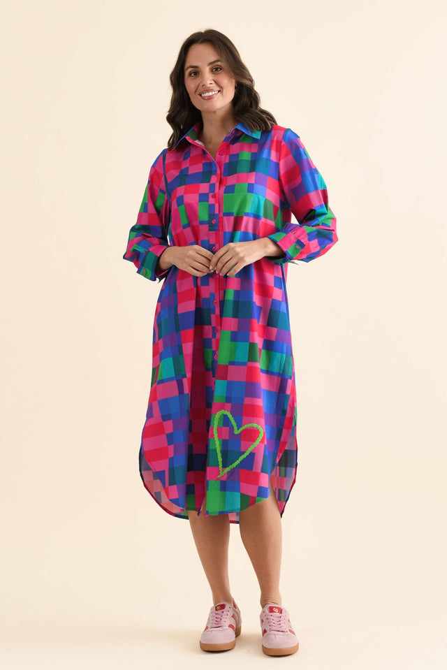 Claude Pink Gingham Cotton Poplin Dress,brunette model,Full Outfit,alt text|model:MJ image 6
