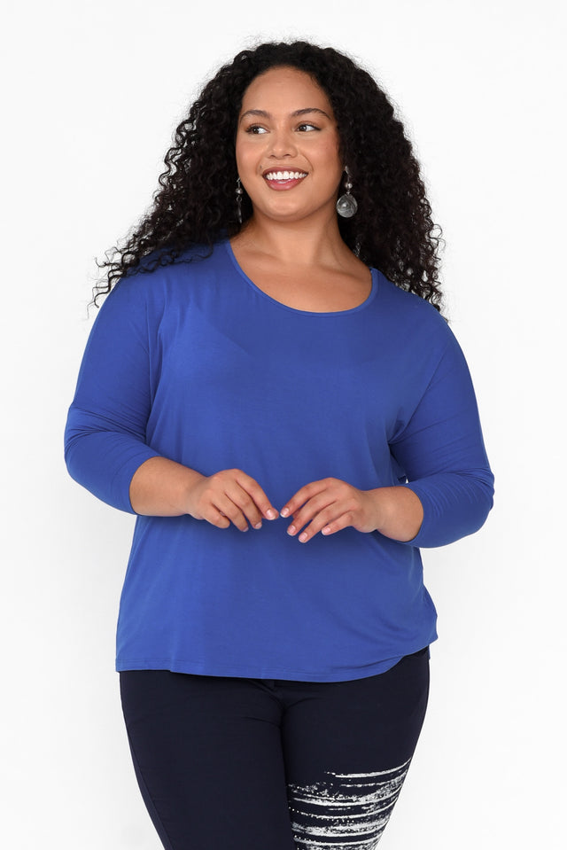 plus-size,curve-tops,plus-size-sleeved-tops alt text|model:Maiana;wearing:AU 16 / US 12