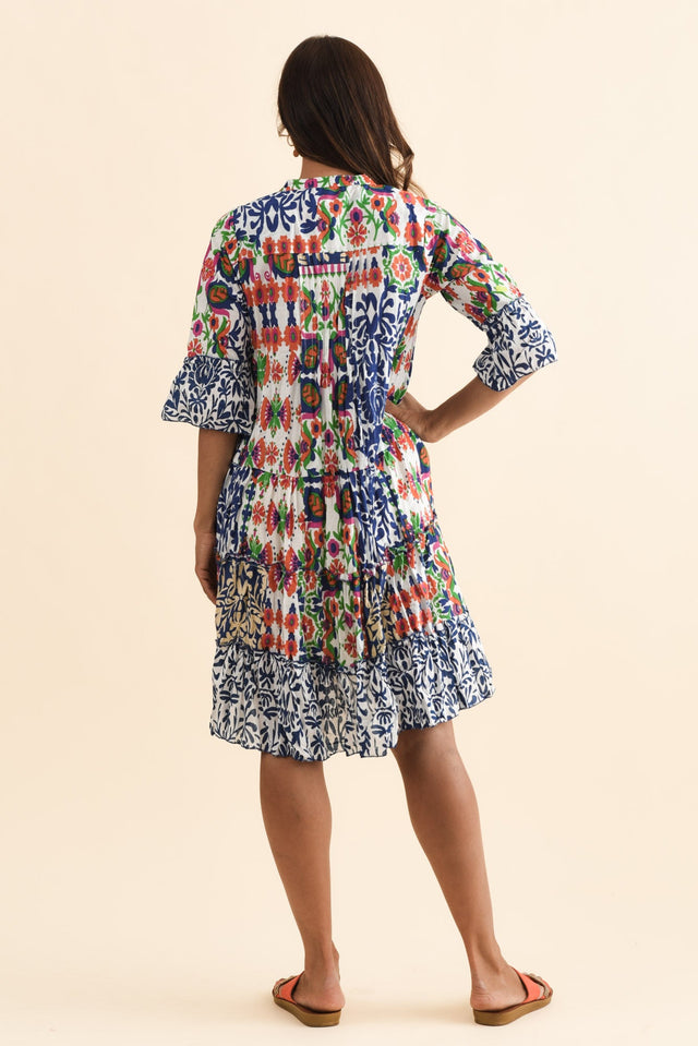 alt text|model:Cara image 4