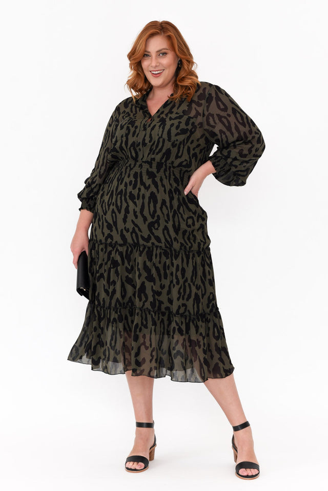 plus-size,curve-tops,plus-size-sleeved-tops,facebook-new-for-you,plus-size-work-edit,plus-size-race-day-dresses,plus-size-mother-of-the-bride-dresses  alt text|model:Caitlin