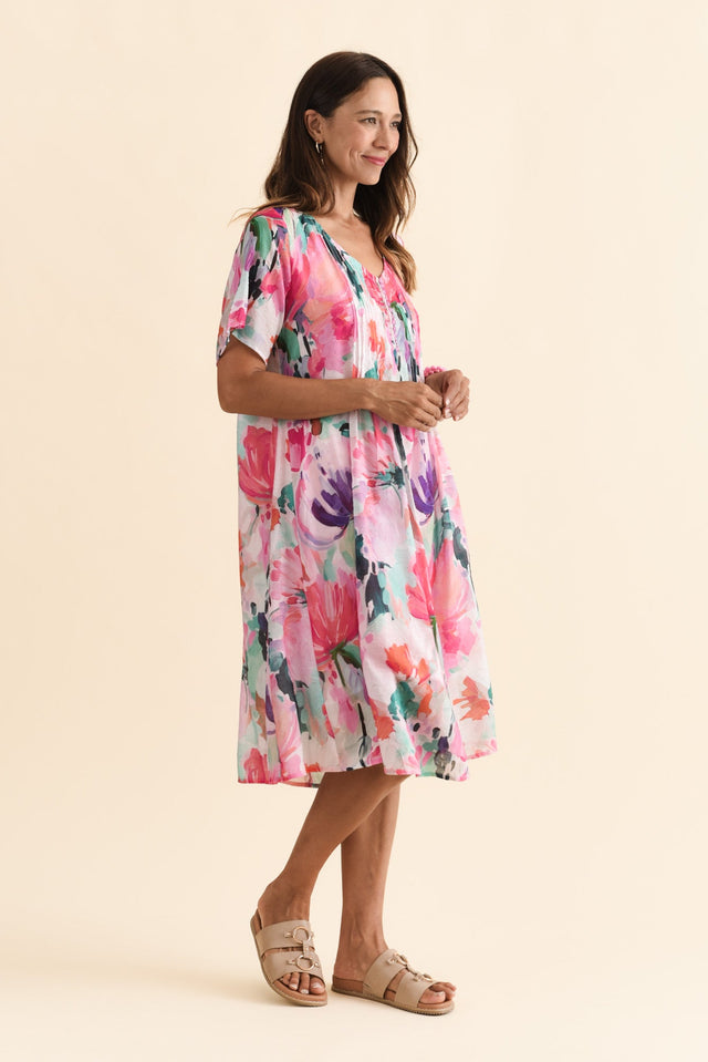 alt text|model:Cara image 5